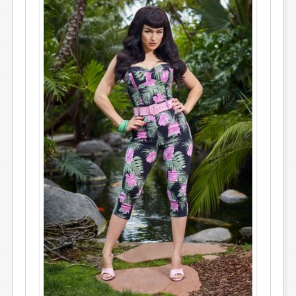 Deadly Dames Hibiscus capris